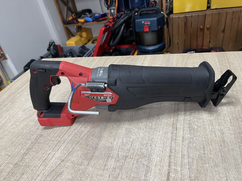 Milwaukee M18 FSZ / безщіткова шабельна пила Мілвокі