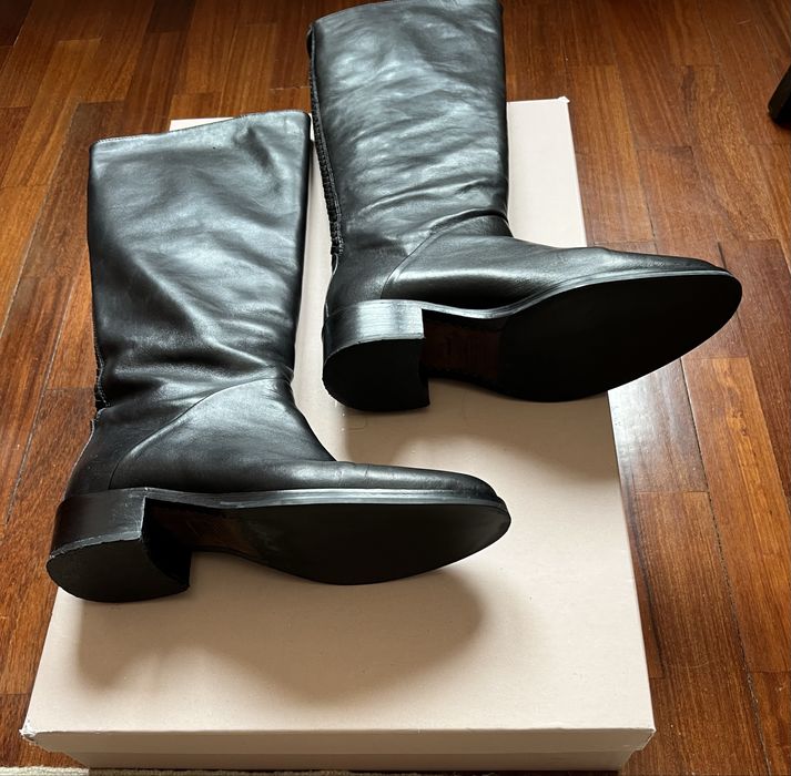 Botas pretas de pele da Uterque, nº 37, (26 cm)usadas algumas vezes.