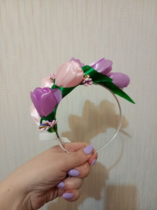 Обруч з тюльпанами