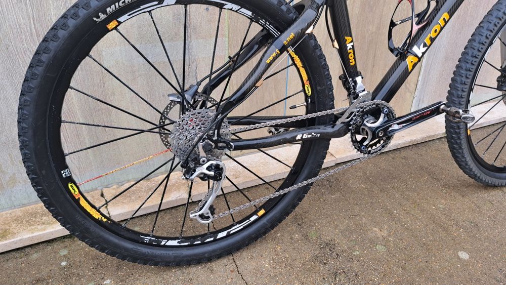 Bicicleta Goka roda 26 carbono