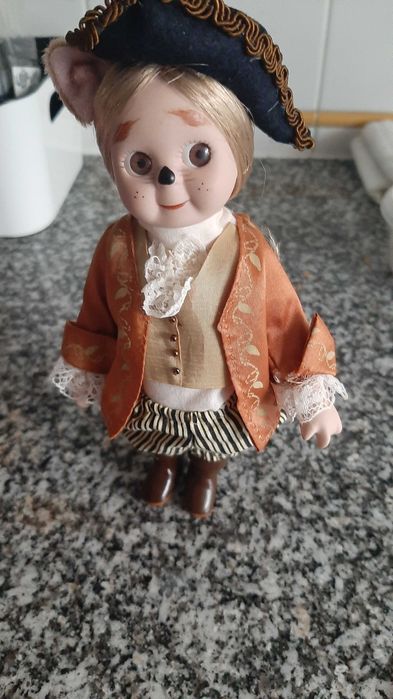 Boneco de porcelana gato das botas