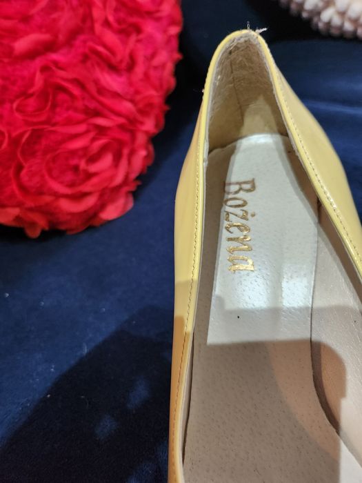 Szpilki lakierkowe cytrynowe Bożena Tanio