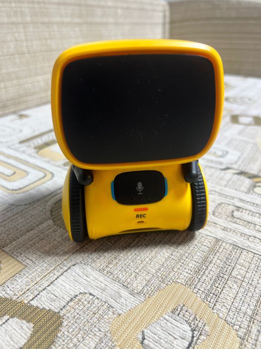 Інтерактивний робот AT -Robot з голосовим керуванням