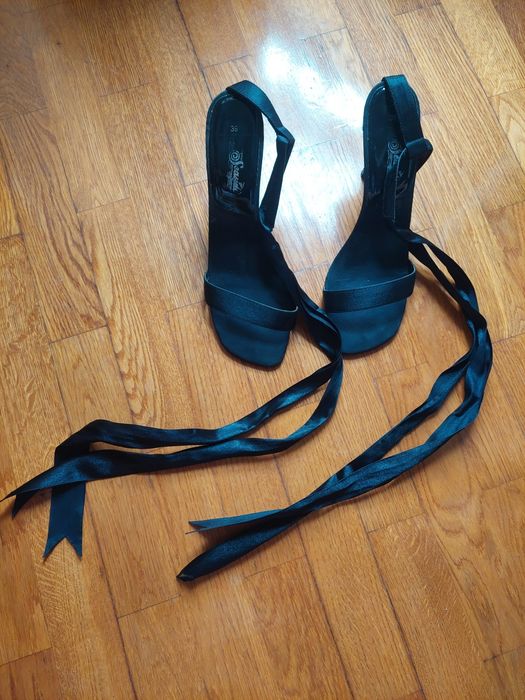 Sapatos altos pretos, Seaside