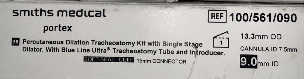 Набір для операції-черезшкірної трахеотомії.