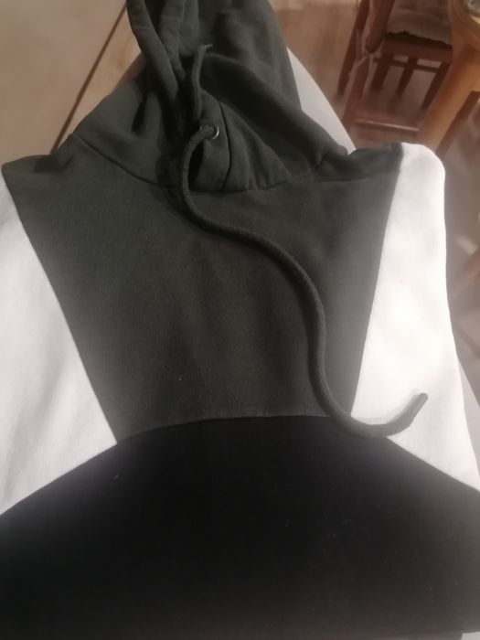 Sweat preta/verde/branca M