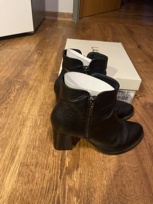 Czarne skórzane botki na obcasie Lasocki 37 viral jesień