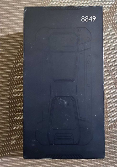 Telemóvel TANK 2 com projetor