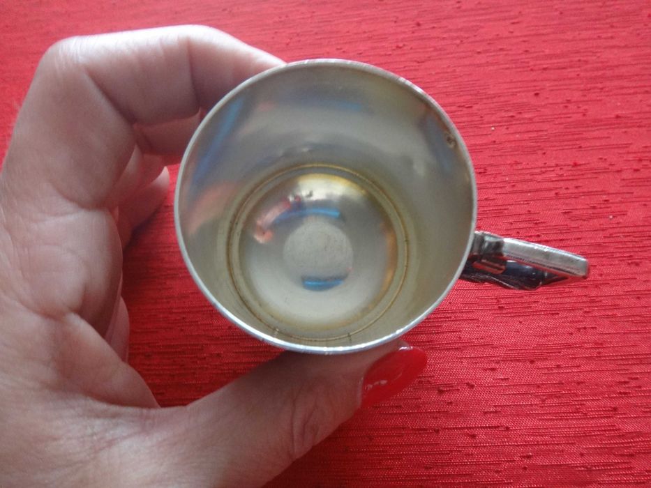 Srebrna   filiżanka