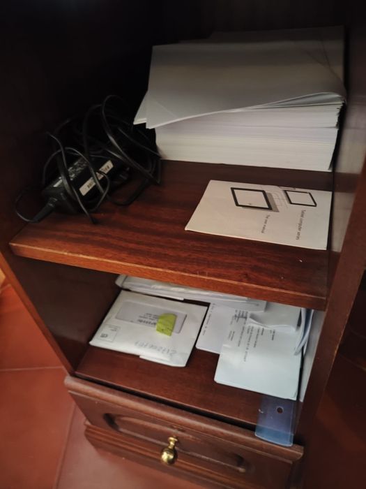 Secretária de madeira maciça