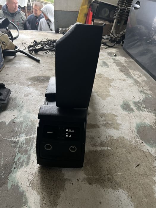 Продам  роздельный подлокотник е 60