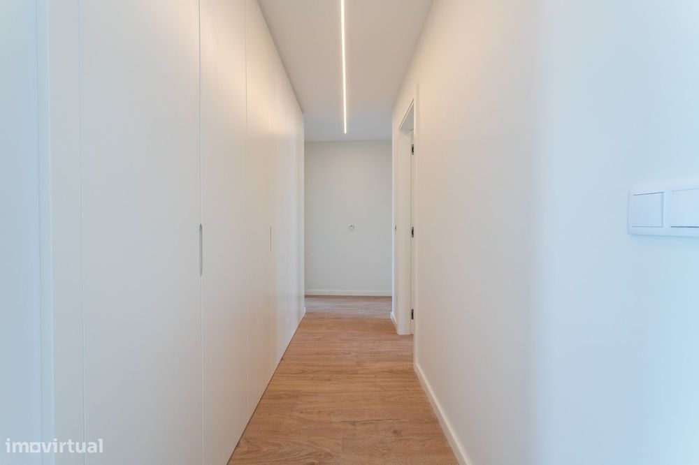 Apartamento T3 Novo a Estrear | 3 Suites | Vista Rio | Garagem Box | C