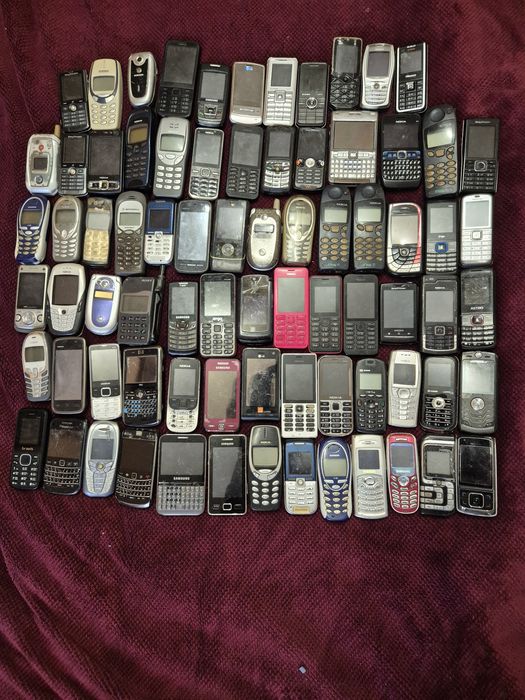 Мобільні телефони лотом