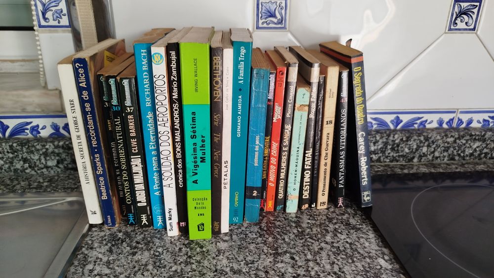 583 Livros de vários tipos