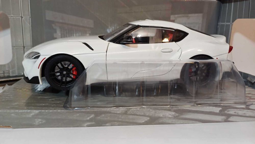 1/18 Toyota Supra GR br - Solido