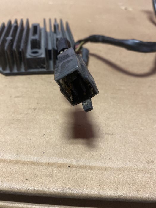 Yamaha Virago XV 500 / 750 / 920 / 550 regulator napięcia B361