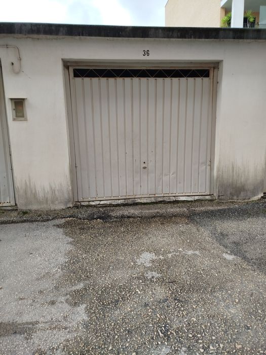 Aluga- se Garagem