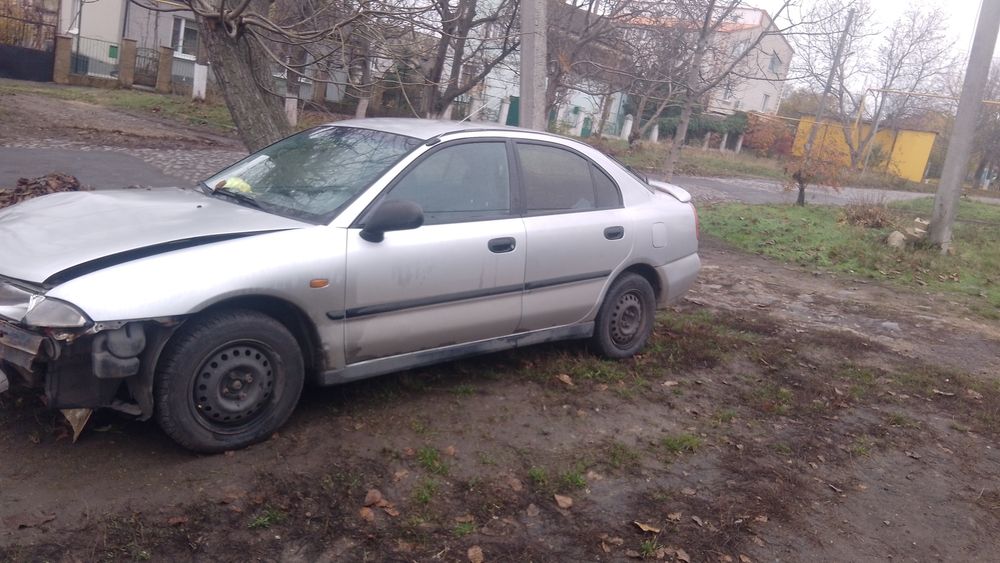 Mitsubishi Carisma на ходу газ бензин