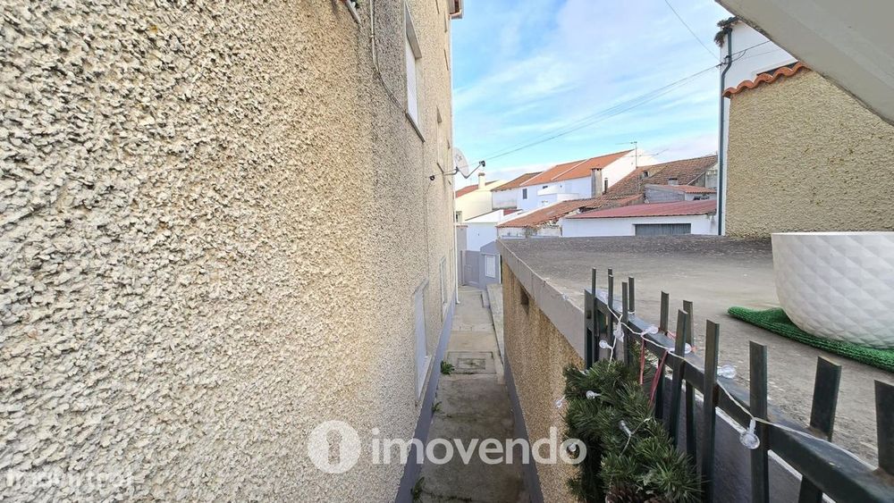 Prédio urbano, com três T4 e garagem, em Asseiceira, Tomar