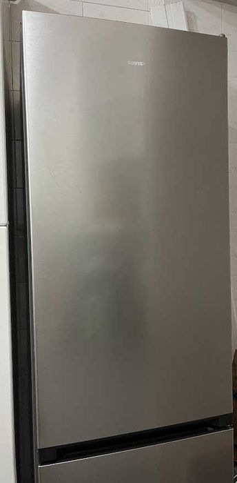 Frigorífico Hisense como novo