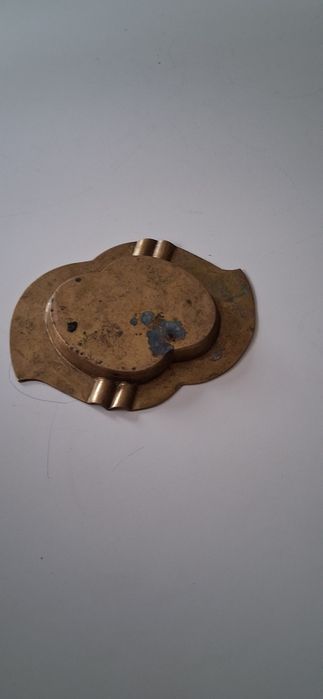 Mosiężna popielniczka