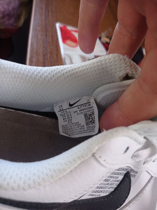 Фірмові кросівки Nike 37