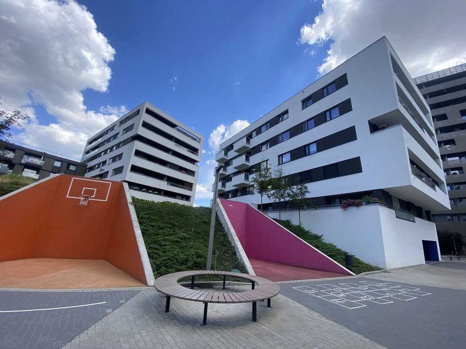 Bezpieczne miejsce w hali | szybki wyjazd na S11 / A2 / Dąbrowskiego