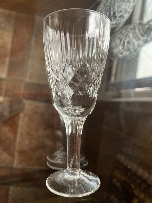 Хрустальные рюмки ( водка ,ликер, коньяк) на ножке