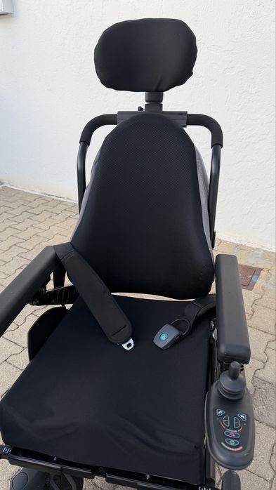 Cadeira de Rodas Elétrica Quickie Q400R – Excelente Estado – Pouquíssimo Uso