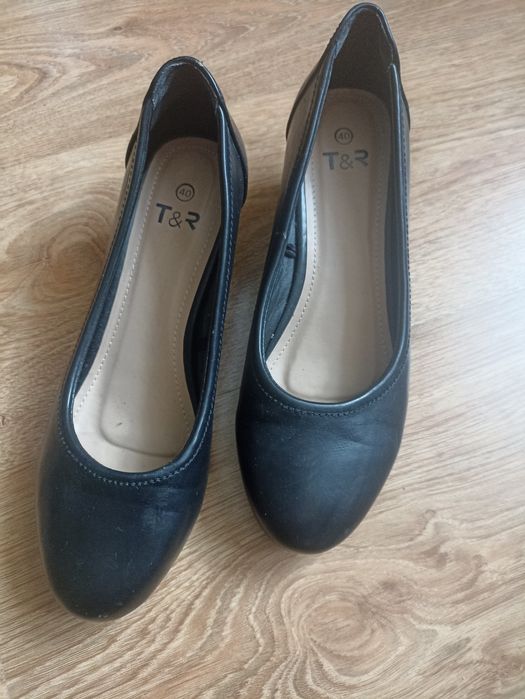 Czarne buty damskie na koturnie  r. 40