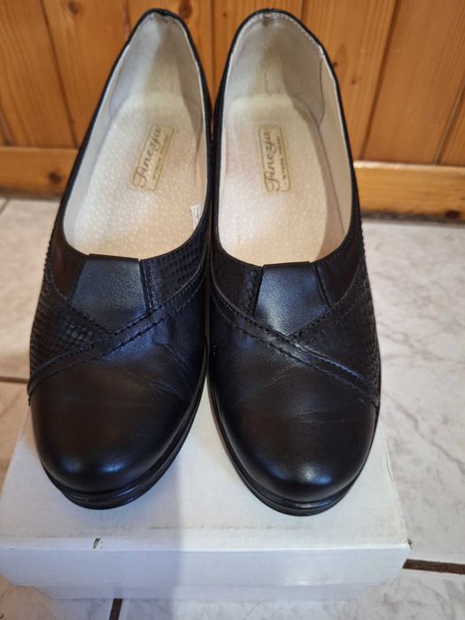 Buty Finezja 41, skóra naturalna, koturna