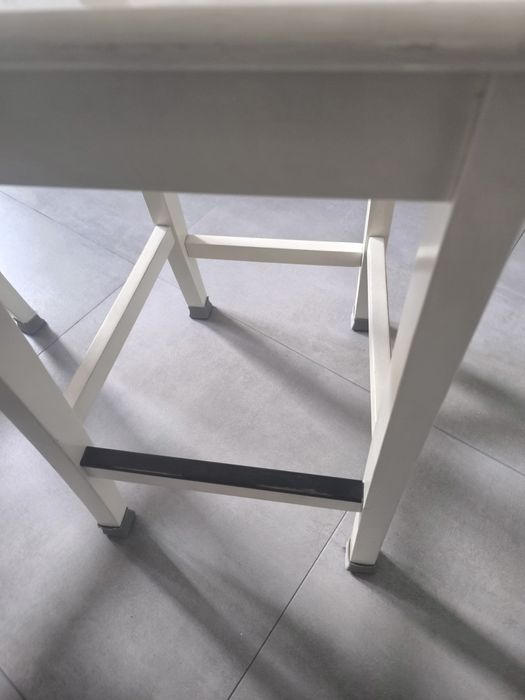 Cadeiras Altas Brancas