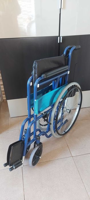 Cadeira de rodas com muito pouco uso só entrego em maos por isso