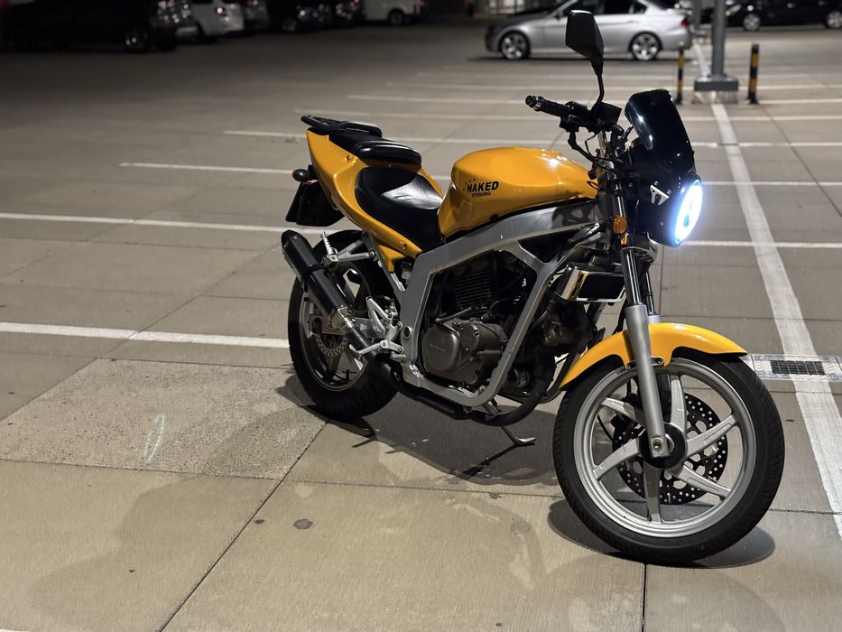 Hyosung 125 GT Naked