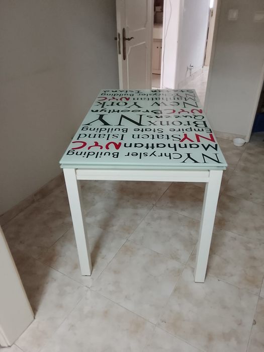 Sofá com chaise longue + mesa de cozinha