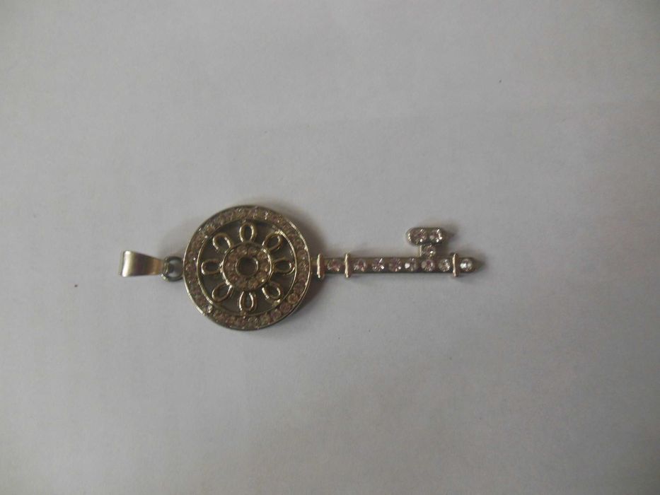 Wisiorek błyszczący klucz