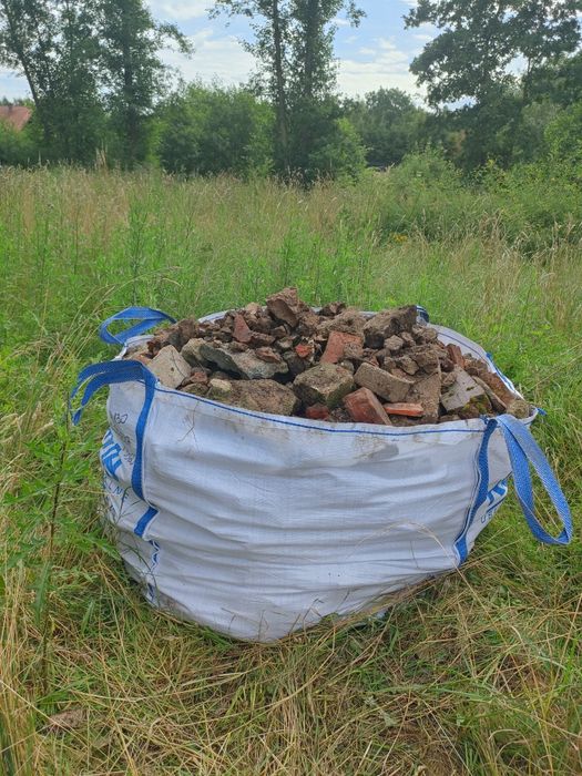 Oddam gruz, cegła, kamienie
