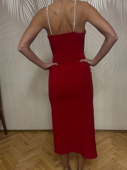 Червона сукня Zara з перлинами