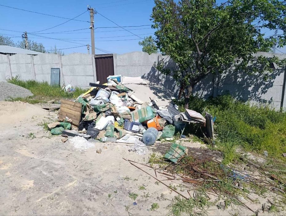Уборка участка, территории трава, ветки,  бурьян, хлам. Вывозммусора с погрузкой