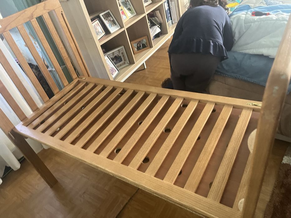 Berço de bebe castanho