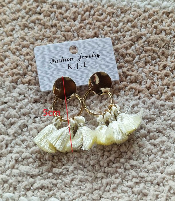 Eleganckie kolczyki z kremowymi chwostami Nowe BOHO GLAM