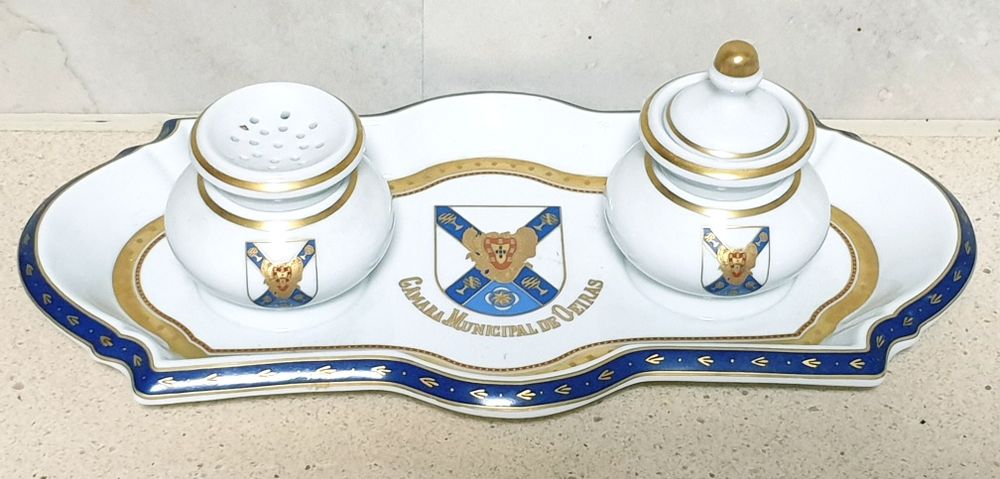 Tinteiro em porcelana OR- antigo brasão da Câmara Municipal de Oeiras
