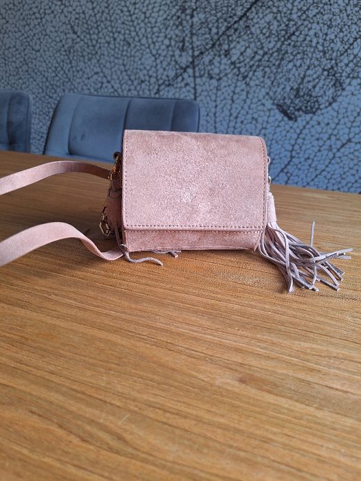 Torebka Zara, pudrowy róż z frędzlami