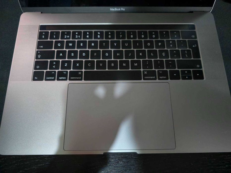 Macbook Pro 2017, CPU i7, RAM 16gb, SSD 256gb