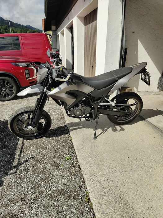 Motocykl supermoto 125 GENERIC