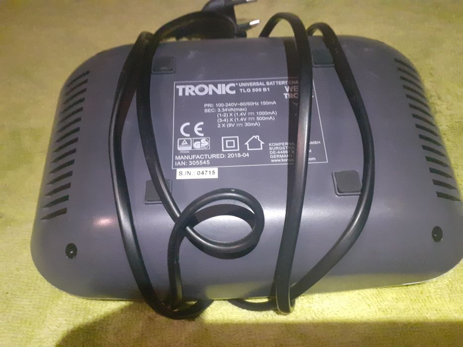 Carregador de pilhas, da marca Tronic.