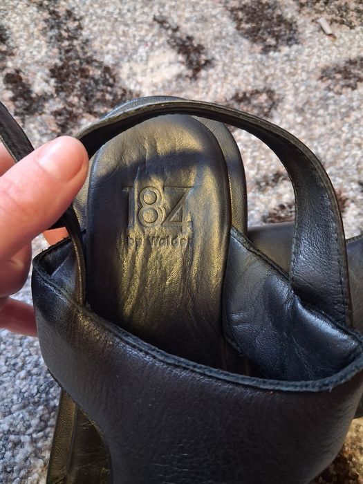 Продам шкіряні босоніжки