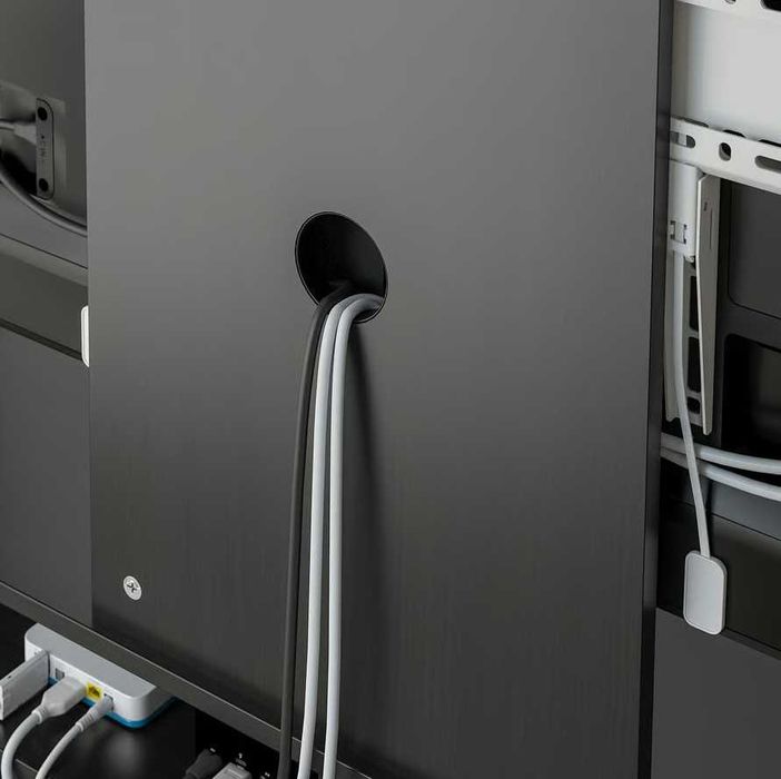 Móvel de TV com estantes incorporadas