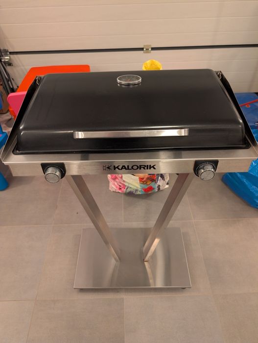 Grill elektryczny stojący Kalorik TKG EBBQ 1002 L – Stan Dobry!