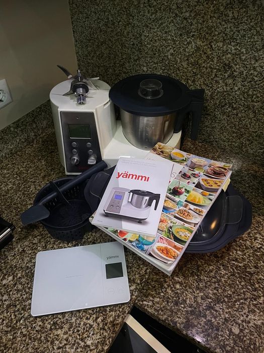 Robô de cozinha Yämmi 1 com acessórios e livro de receitas (Como Novo)